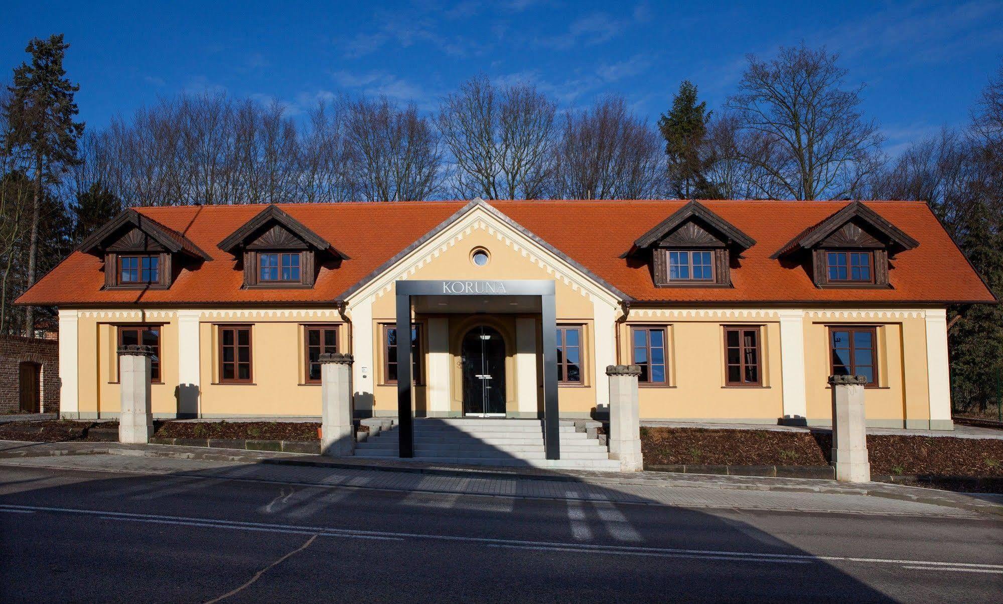 Hotel Koruna Chlumec nad Cidlinou Εξωτερικό φωτογραφία