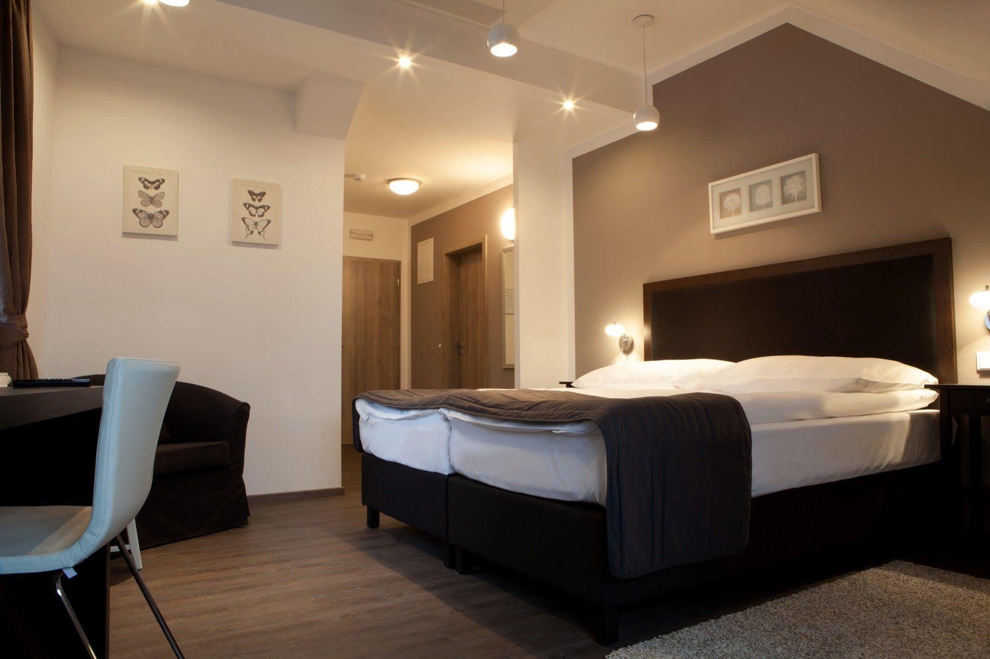 Hotel Koruna Chlumec nad Cidlinou Εξωτερικό φωτογραφία