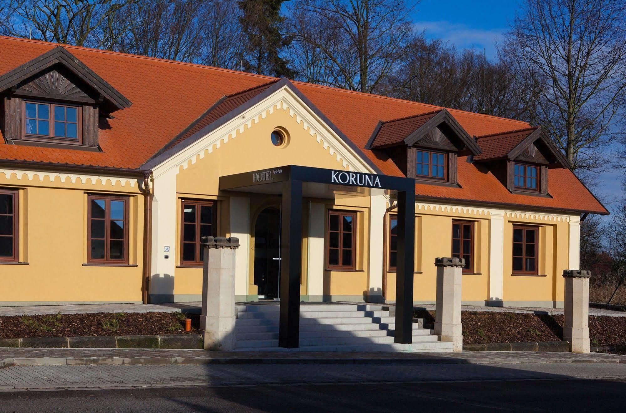 Hotel Koruna Chlumec nad Cidlinou Εξωτερικό φωτογραφία